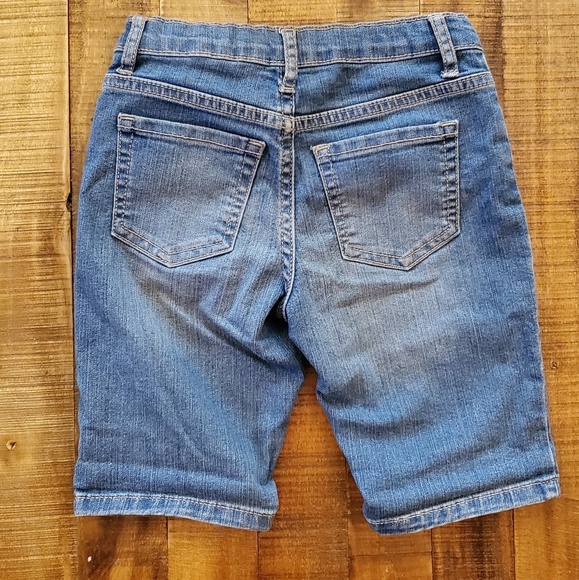 NEW girls denim Bermuda shorts size 6. - Picture 2 of 3